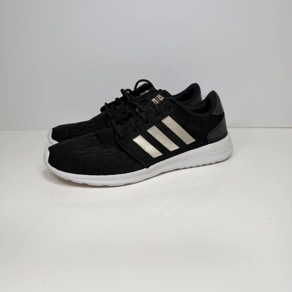 Adidas woman’s cloud foam is racer size 7.5